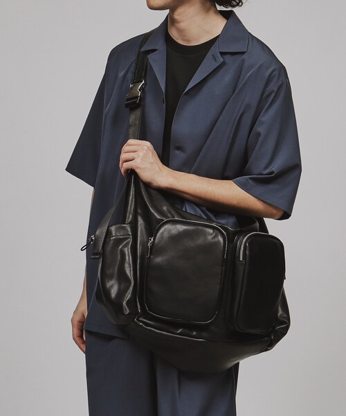 tk.TAKEO KIKUCHI（ティーケータケオキクチ）の「◆ダブルポケットビッグショルダーバッグ（ショルダーバッグ・メンズ・グレー系その他/ブラック系/ブラック・00）」の12枚目の写真
