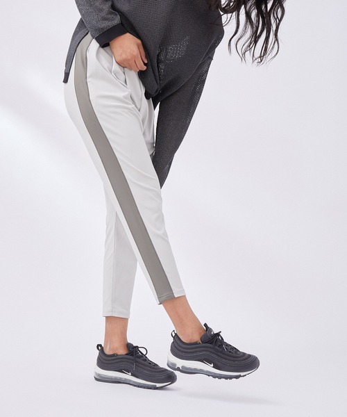 NERGY（ナージー）の「【skin wear】保湿＆接触冷感＆吸水速乾 サイドラインテーパードパンツ（その他パンツ・レディース・グレー/サックスブルー/スミクロ・L/M/S）」の16枚目の写真