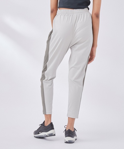 NERGY（ナージー）の「【skin wear】保湿＆接触冷感＆吸水速乾 サイドラインテーパードパンツ（その他パンツ・レディース・グレー/サックスブルー/スミクロ・L/M/S）」の20枚目の写真