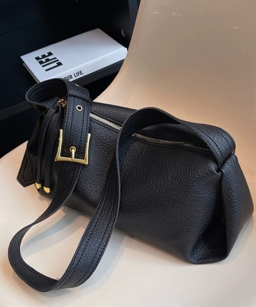 ANOTHER S（アナザーエス）の「フェイクレザーショルダーバッグ（ショルダーバッグ・レディース・ブラック/グレー/ブラウン/ホワイト・FREE）」の2枚目の写真