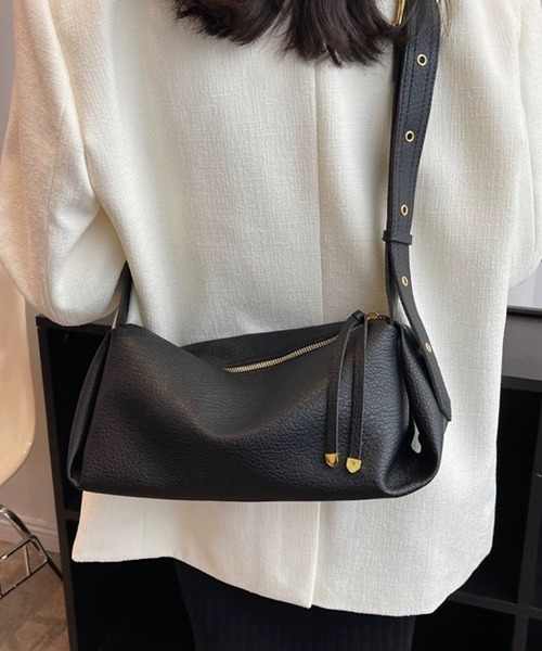 バッグ leather gimmick studs one shoulder bag Black Vegan Leather Shoulder Bag with Star Clasp | Minga London