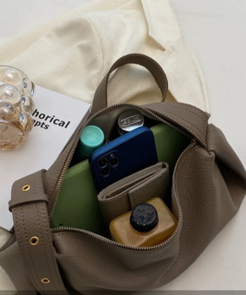 ANOTHER S（アナザーエス）の「フェイクレザーショルダーバッグ（ショルダーバッグ・レディース・ブラック/グレー/ブラウン/ホワイト・FREE）」の11枚目の写真