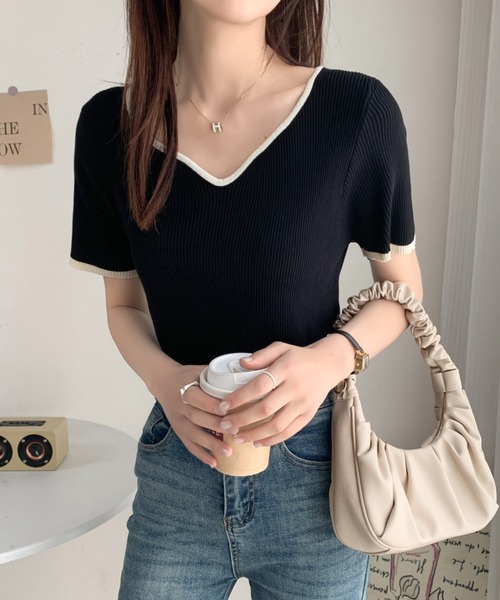 ABITOKYO(アビトーキョー)の「配色ニットスキッパネックトップス(ニット/セーター・レディース・ブラック/アイボリー/ベージュ・FREE)」の1枚目の写真