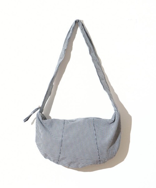 flower(フラワー)の「シャーリングギンガムバッグ(ショルダーバッグ・レディース・ブラック・FREE)」の6枚目の写真