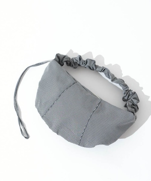 flower(フラワー)の「シャーリングギンガムバッグ(ショルダーバッグ・レディース・ブラック・FREE)」の7枚目の写真