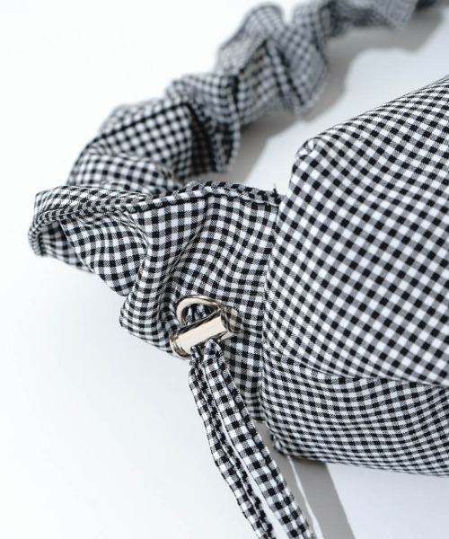 flower(フラワー)の「シャーリングギンガムバッグ(ショルダーバッグ・レディース・ブラック・FREE)」の10枚目の写真