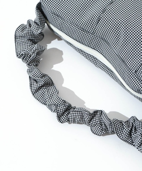 flower(フラワー)の「シャーリングギンガムバッグ(ショルダーバッグ・レディース・ブラック・FREE)」の11枚目の写真