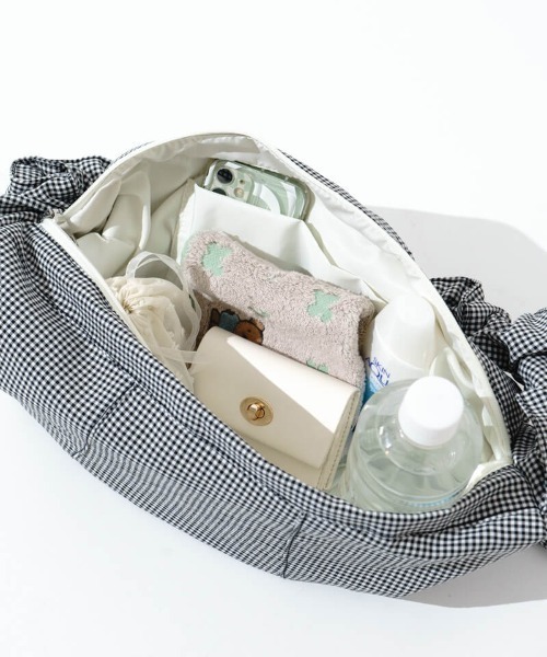 flower(フラワー)の「シャーリングギンガムバッグ(ショルダーバッグ・レディース・ブラック・FREE)」の16枚目の写真