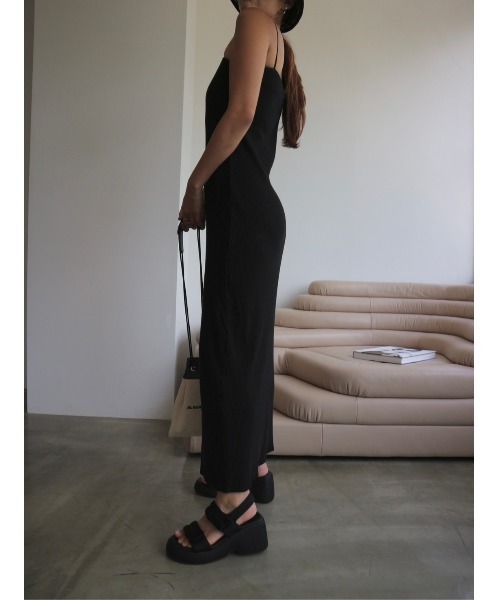 TRUNC（トランクエイティーエイト）の「Line Strap Slim Rib DressⅡ（ワンピース・レディース・ブラック/カーキ・FREE）」の6枚目の写真