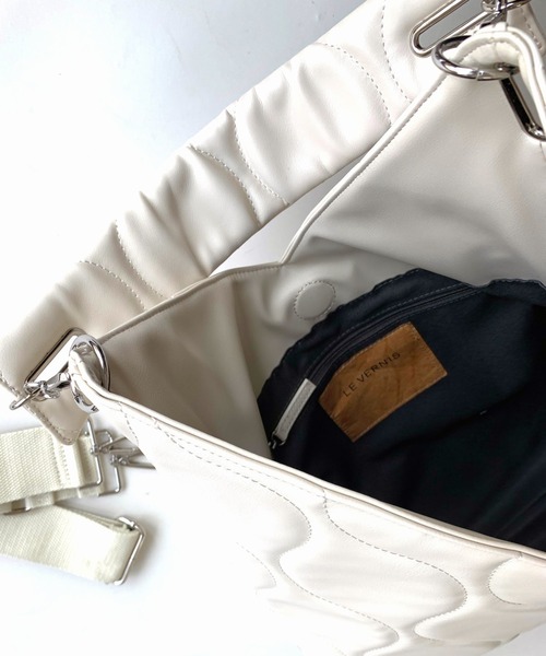 Casselini（キャセリーニ）の「キルティングショッパー（ハンドバッグ・レディース・ブラック/アイボリー・ONE SIZE）」の10枚目の写真