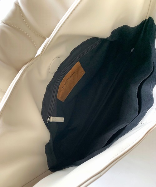 Casselini（キャセリーニ）の「キルティングショッパー（ハンドバッグ・レディース・ブラック/アイボリー・ONE SIZE）」の11枚目の写真