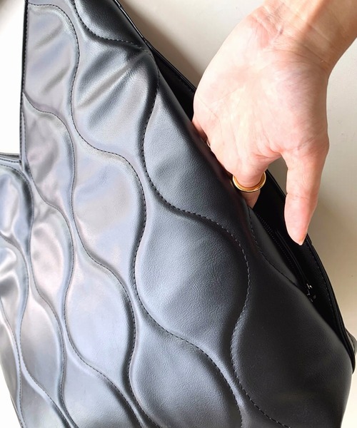 Casselini（キャセリーニ）の「キルティングショッパー（ハンドバッグ・レディース・ブラック/アイボリー・ONE SIZE）」の13枚目の写真