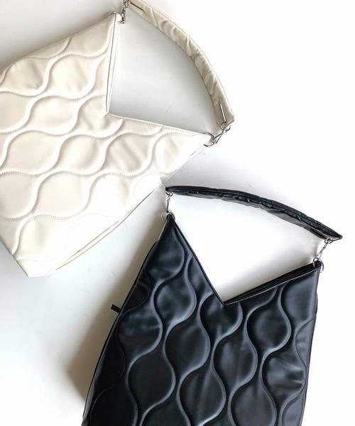Casselini（キャセリーニ）の「キルティングショッパー（ハンドバッグ・レディース・ブラック/アイボリー・ONE SIZE）」の6枚目の写真