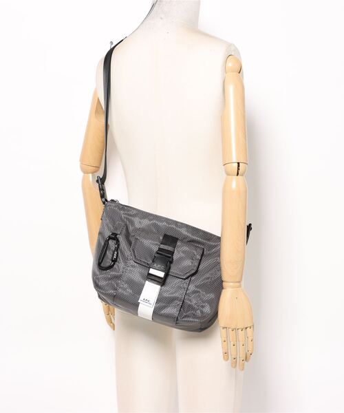 A.P.C. ボディバッグ　ウエストポーチ BANANE CAMDEN（ボディバッグ/ウエストポーチ）｜A.P.C.