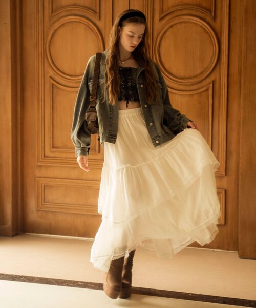 MAJESTIC LEGON（マジェスティックレゴン）の「ティアードヘムラインスカート（スカート・レディース・オフホワイト/ホワイト系その他2/ブラック系その他・MEDIUM）」の4枚目の写真