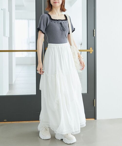 MAJESTIC LEGON（マジェスティックレゴン）の「ティアードヘムラインスカート（スカート・レディース・オフホワイト/ホワイト系その他2/ブラック系その他・MEDIUM）」の16枚目の写真