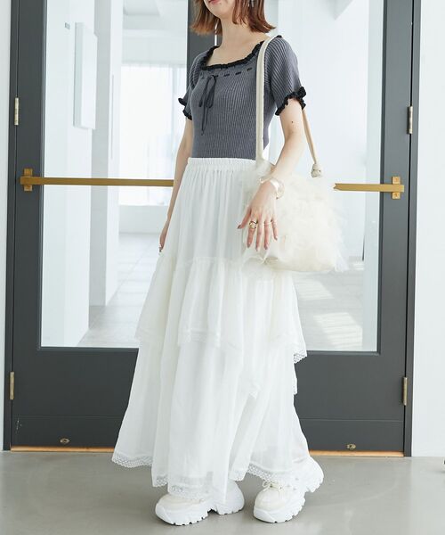 MAJESTIC LEGON（マジェスティックレゴン）の「ティアードヘムラインスカート（スカート・レディース・オフホワイト/ホワイト系その他2/ブラック系その他・MEDIUM）」の17枚目の写真