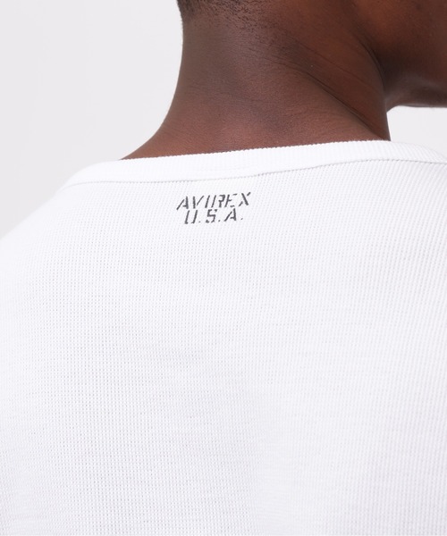 AVIREX(アヴィレックス)の「《DAILY/デイリー》MINI WAFFLE V-NECK L/S T-SHIRT / ミニワッフル 長袖 Vネック Tシャツ デイリーウェア / AVIREX / アヴィレックス(Tシャツ/カットソー・メンズ・ホワイト/チャコール/ブラック・SMALL/MEDIUM/X-LARGE/LARGE)」の7枚目の写真