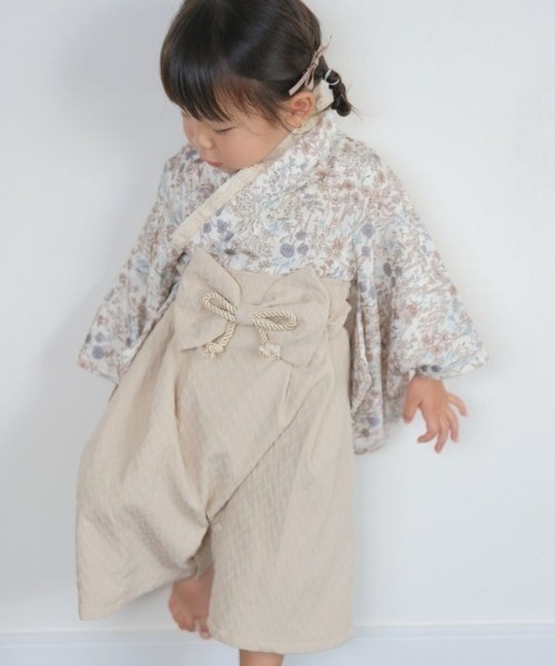 SweetMommy（スウィートマミー）の「3WAY ちりめん　2ピース袴ロンパース [ひな祭り]  [お誕生日 記念日 お食い初め お宮参り 七五三]（着物・キッズ・ホワイト×ホワイト/ブルーグレー/アイボリー/グレー×サックスブルー/ベージュ/スモークピンク/マジェンタ/ローズ・90/80/50-70）」の20枚目の写真