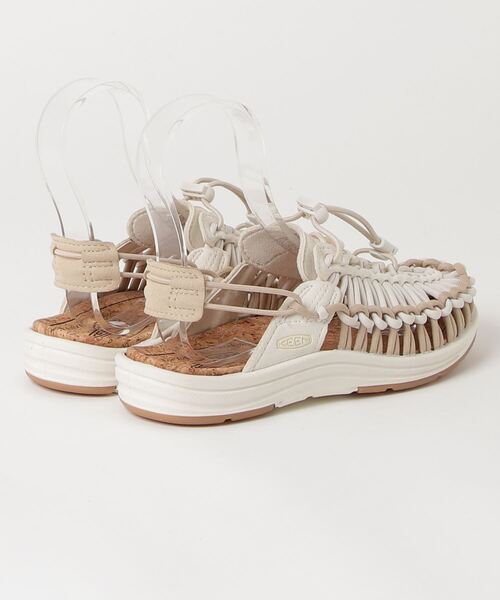 KEEN（キーン）の「UNEEK II CONVERTIBLE / ユニーク ツー コンバーチブル / レディース スニーカーサンダル（サンダル・レディース・ホワイト・25cm/25.5cm/27cm/27.5cm/28cm/29cm/23cm/28.5cm/26.5cm/26cm/24.5cm/24cm/23.5cm）」の2枚目の写真