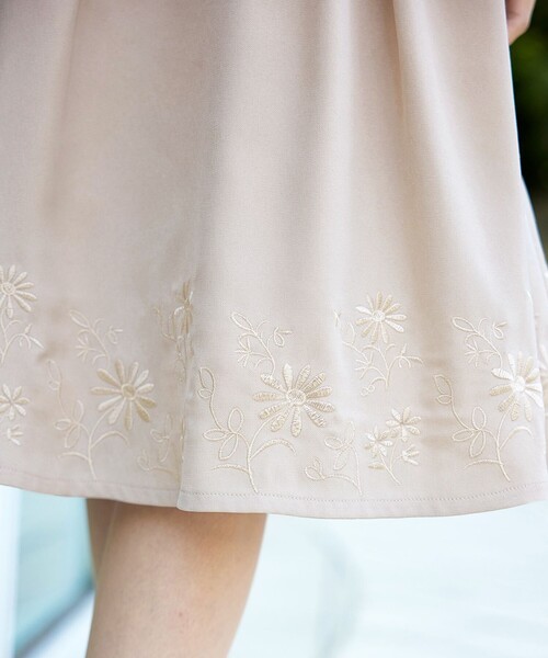 花柄刺繍フレアワンピース（ワンピース）｜Tiaclasse（ティアクラッセ