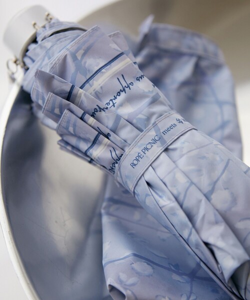 ROPE' PICNIC（ロペピクニック）の「【YOKU MOKU/ヨックモック×ROPE' PICNIC】折り畳み傘/晴雨兼用（折りたたみ傘・レディース・キナリ/ブルー系その他4・FREE）」の5枚目の写真