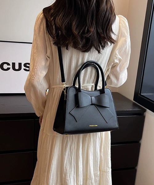 c.u.l（シーユーエル）の「2WAY リボンデザイン フェイクレザーボストンバッグ cula1084（ハンドバッグ・レディース・レッド/ブラック・FREE）」の3枚目の写真