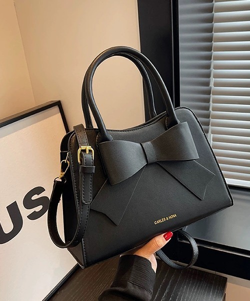 c.u.l（シーユーエル）の「2WAY リボンデザイン フェイクレザーボストンバッグ cula1084（ハンドバッグ・レディース・レッド/ブラック・FREE）」の8枚目の写真