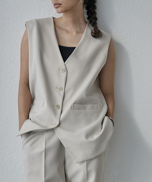 for/c（フォーシー）の「[セットアップ対応]パウダリーツイルジレ【サスティナブル】（ベスト・レディース・ブラック/ベージュ/グレー・L/M）」の9枚目の写真