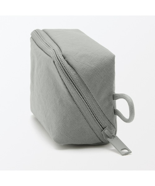 無印良品(ムジルシリョウヒン)の「リンクルナイロン 大きく開くポーチ S 約11×6×3.5cm(ポーチ・レディース・ダークグレー/ピンク/グレー・FREE)」の5枚目の写真