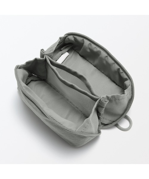 無印良品(ムジルシリョウヒン)の「リンクルナイロン 大きく開くポーチ S 約11×6×3.5cm(ポーチ・レディース・ダークグレー/ピンク/グレー・FREE)」の6枚目の写真