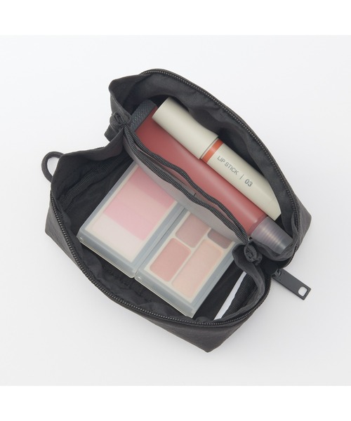 無印良品(ムジルシリョウヒン)の「リンクルナイロン 大きく開くポーチ S 約11×6×3.5cm(ポーチ・レディース・ダークグレー/ピンク/グレー・FREE)」の13枚目の写真