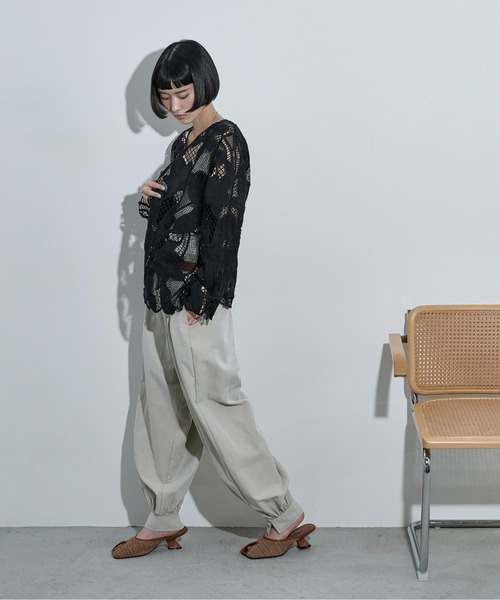 THE YOn(ザヨン)の「レーシーシアーカーデブラウス(シャツ/ブラウス・レディース・アイボリー/ブラック/モカ・FREE)」の11枚目の写真