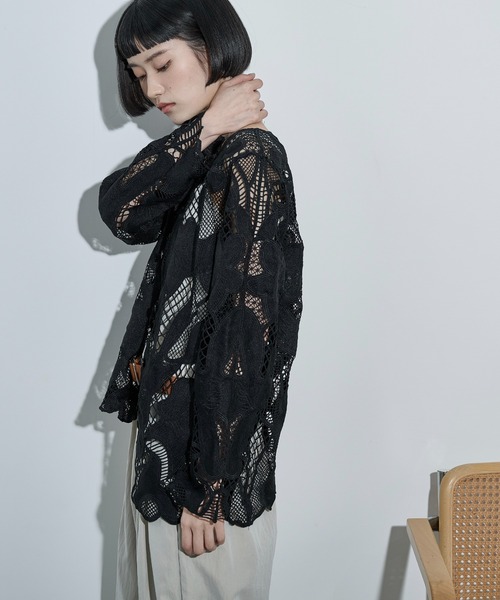 THE YOn(ザヨン)の「レーシーシアーカーデブラウス(シャツ/ブラウス・レディース・アイボリー/ブラック/モカ・FREE)」の15枚目の写真