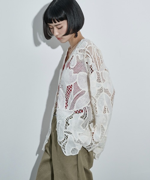 THE YOn(ザヨン)の「レーシーシアーカーデブラウス(シャツ/ブラウス・レディース・アイボリー/ブラック/モカ・FREE)」の7枚目の写真