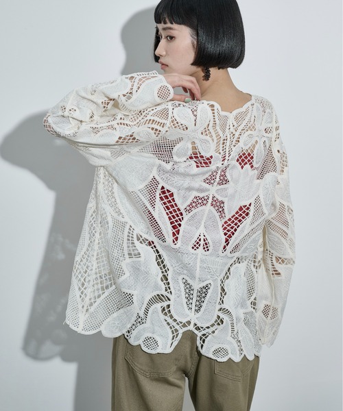 THE YOn(ザヨン)の「レーシーシアーカーデブラウス(シャツ/ブラウス・レディース・アイボリー/ブラック/モカ・FREE)」の6枚目の写真