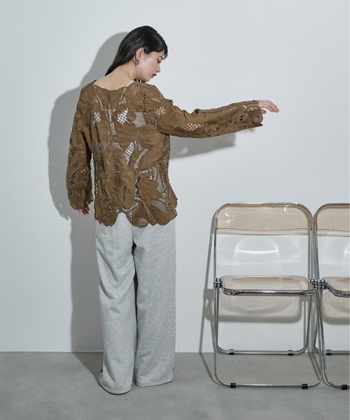 THE YOn(ザヨン)の「レーシーシアーカーデブラウス(シャツ/ブラウス・レディース・アイボリー/ブラック/モカ・FREE)」の21枚目の写真