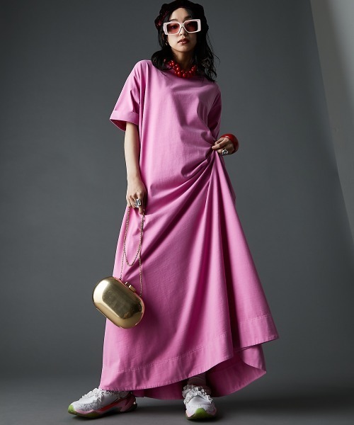 GEVS.(ジェイヴィス)の「接触冷感ピグメント染カットソーマキシワンピース<大きいサイズ有>(もっとロング丈)GEVS.(ワンピース・レディース・サックスブルー/ブラウン/ピンク/スミクロ・5L/4L/3L/LL/L/M)」の4枚目の写真