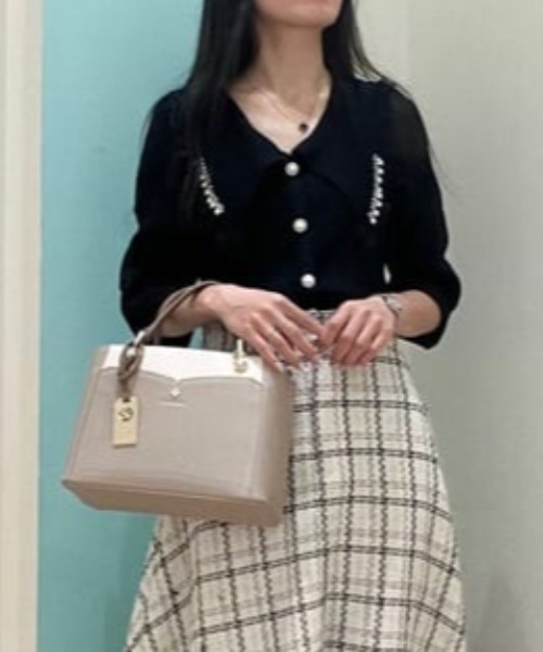 & chouette(アンドシュエット)の「ビジュー付きハンドバッグ(ハンドバッグ・レディース・グレイッシュベージュ/ホワイト/ブラック/ミント/ラベンダー・FREE)」の3枚目の写真