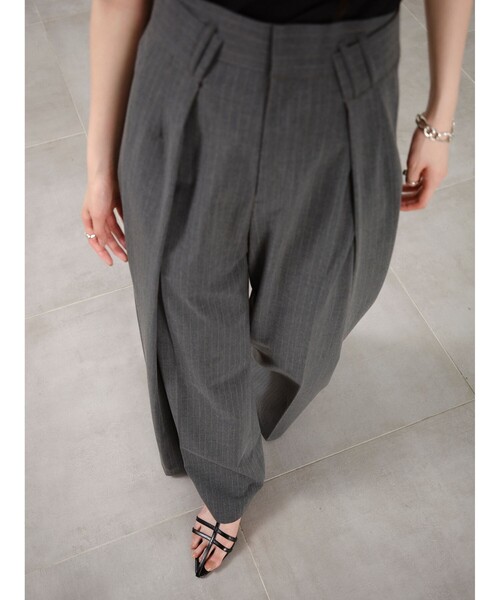 UNITED TOKYO（ユナイテッドトウキョウ）の「【残りわずか！】スラントタックワイドパンツ｜ウォッシャブル/ストレッチ/抗ピリング/オフィスカジュアル/秋服/冬服（スラックス・レディース・ブラック/グレー・1/2）」の8枚目の写真