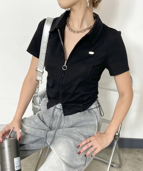 non-hedge(ノンヘッジ)の「サイドドロストジップポロ襟ショート丈トップス(Tシャツ/カットソー・レディース・グレー/オフホワイト/ブラック・FREE)」の8枚目の写真