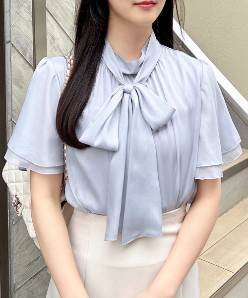 INGNI（イング）の「ラメシアー2Wayリボンフレアスリーブブラウス（シャツ/ブラウス・レディース・ブルー系/ブラック×ホワイト/ホワイト×ブラック/オフホワイト・M）」の4枚目の写真