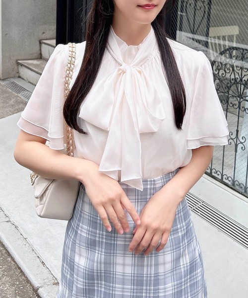 INGNI（イング）の「ラメシアー2Wayリボンフレアスリーブブラウス（シャツ/ブラウス・レディース・ブルー系/ブラック×ホワイト/ホワイト×ブラック/オフホワイト・M）」の6枚目の写真