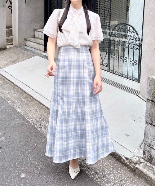 INGNI（イング）の「ラメシアー2Wayリボンフレアスリーブブラウス（シャツ/ブラウス・レディース・ブルー系/ブラック×ホワイト/ホワイト×ブラック/オフホワイト・M）」の9枚目の写真