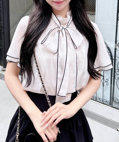 INGNI（イング）の「ラメシアー2Wayリボンフレアスリーブブラウス（シャツ/ブラウス・レディース・ブルー系/ブラック×ホワイト/ホワイト×ブラック/オフホワイト・M）」の10枚目の写真