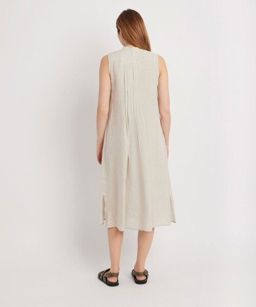 agnes b.（アニエスベー）の「リネン バンドカラー ノースリーブ ワンピース "Tula"（ワンピース・レディース・ベージュ・38/36）」の4枚目の写真