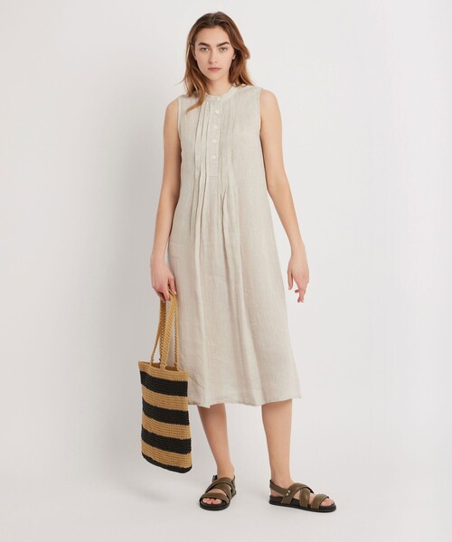 agnes b.（アニエスベー）の「リネン バンドカラー ノースリーブ ワンピース "Tula"（ワンピース・レディース・ベージュ・38/36）」の6枚目の写真