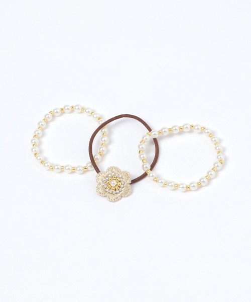 studio CLIP（スタディオクリップ）の「パールお花ポニー3本セット（ヘアゴム・レディース・グレー/ベージュ/ホワイト・FREE）」の3枚目の写真
