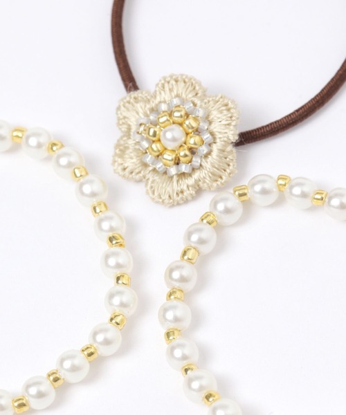 studio CLIP（スタディオクリップ）の「パールお花ポニー3本セット（ヘアゴム・レディース・グレー/ベージュ/ホワイト・FREE）」の6枚目の写真