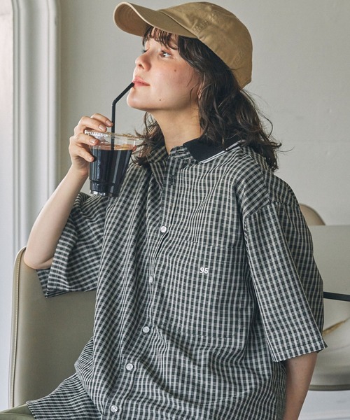 MONO-MART LADY'S（モノマートレディース）の「ナンバリング刺繍 衿リブ ラインデザイン 半袖シャツ（シャツ/ブラウス・レディース・ホワイト/ブラック系/ブラウン系/ネイビー系・FREE）」の6枚目の写真